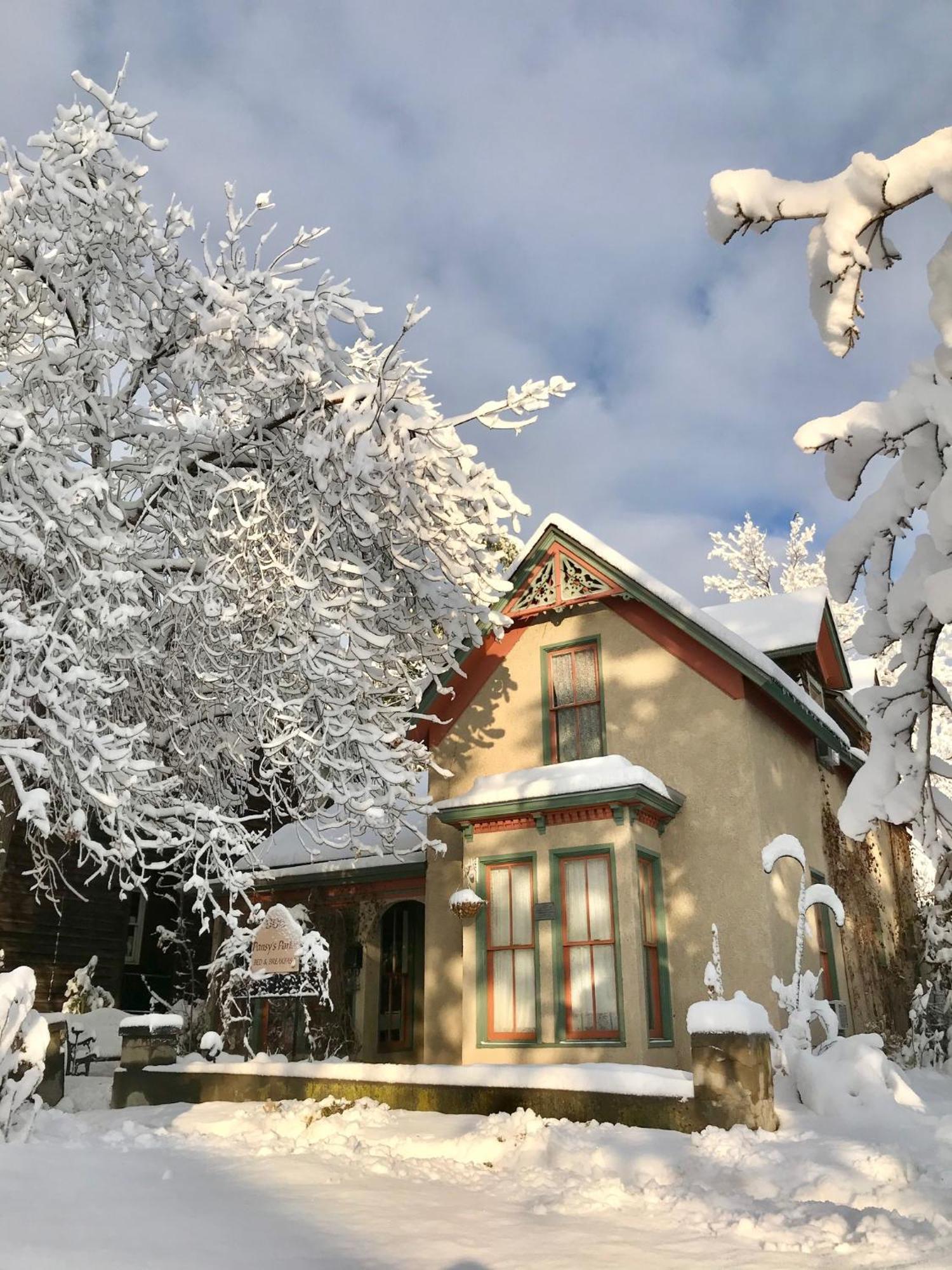 Pansy'S Parlor Bed & Breakfast Golden Exterior photo